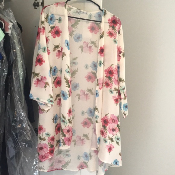 Floral Kimono 🌸 - Picture 1 of 3